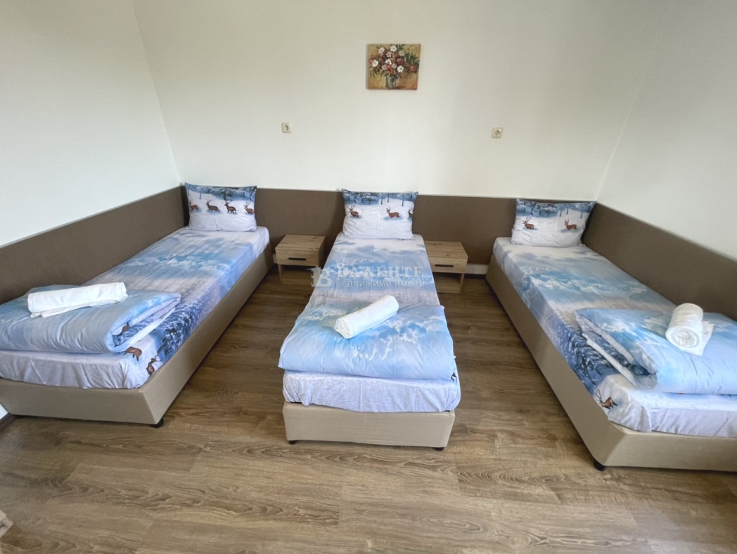 1048